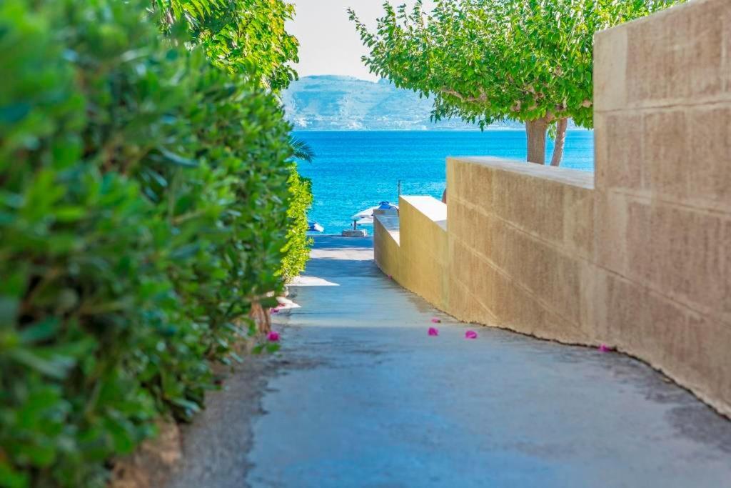 Mare Front Apartment Haraki